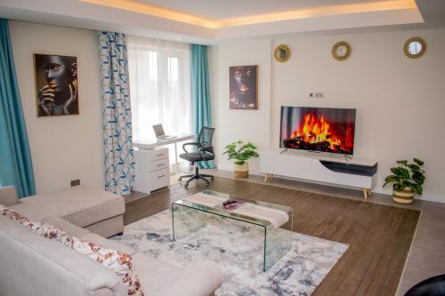 Capital M Luxury 1br by BednBeyond Eagle Westlands Nairobi with a Pool and City View