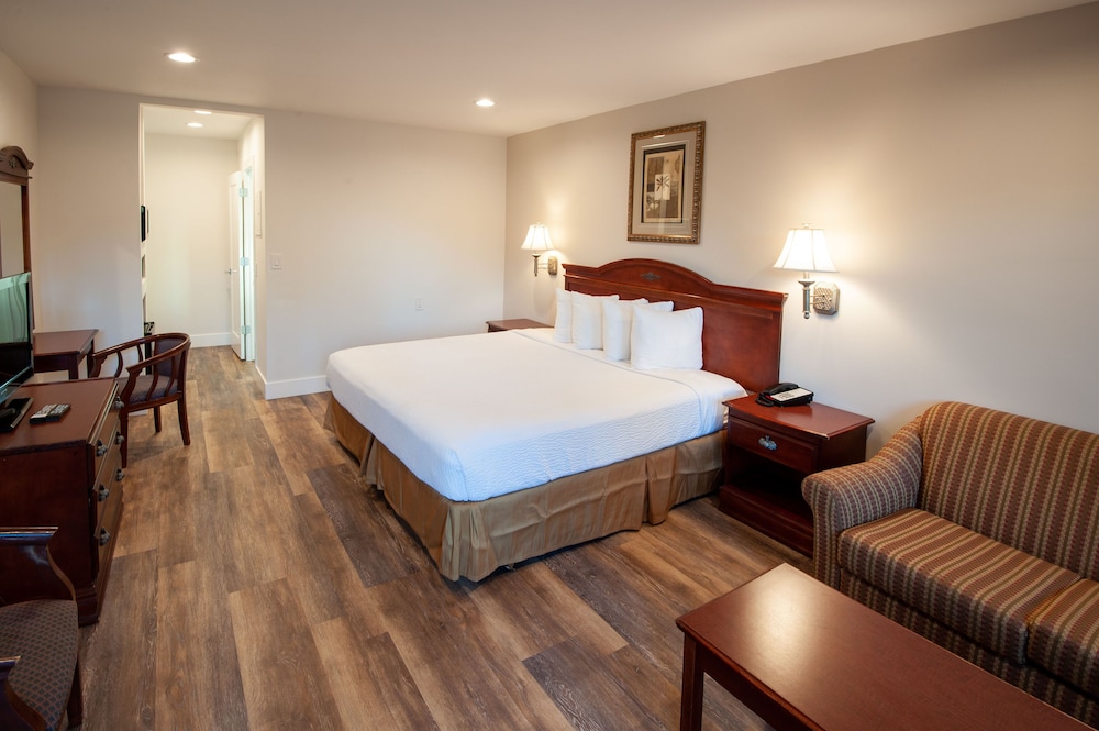 Studio City Court Yard Hotel - photo 26