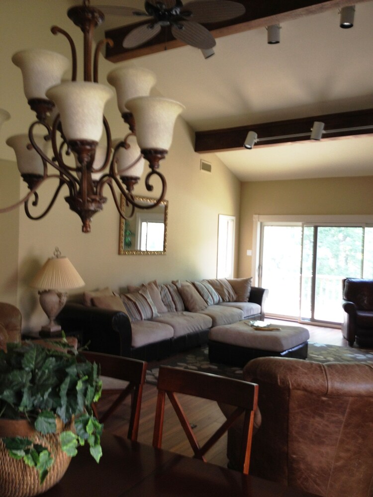Mountain Harbor Resort and Spa - photo 41