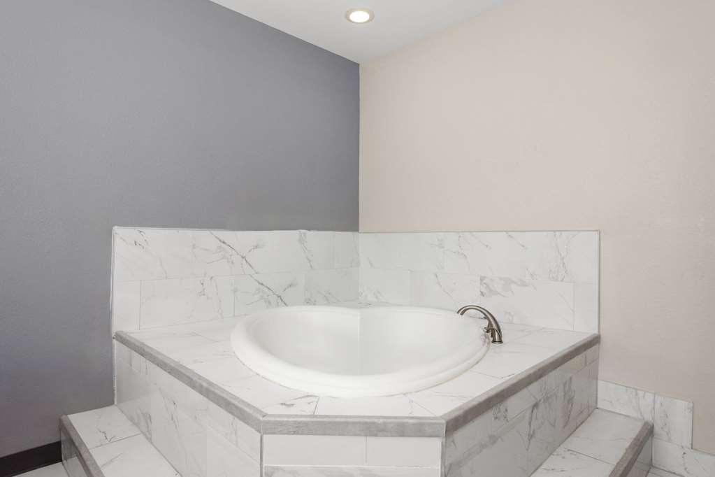 Microtel Inn & Suites by Wyndham Panama City - photo 35