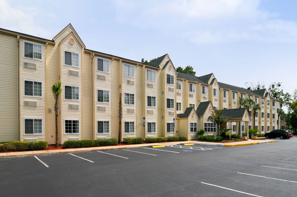 Hometown Inn & Suites Jacksonville Butler Blvd. Southpoint - featured photo
