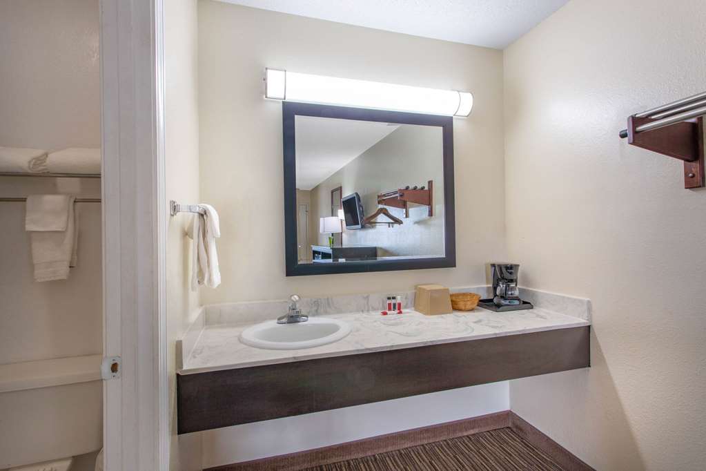 Super 8 by Wyndham Florence - photo 18