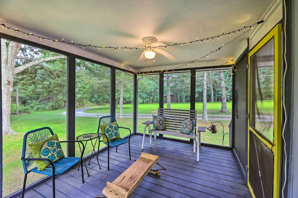 Rustic Hideaway with Fire Pit Less Than 1 Mi to River in Hillsboro, United States