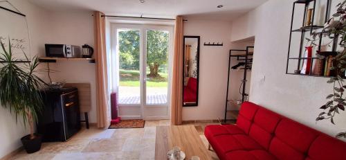 Les Gites Sur La Colline 21 m2 studio with shared pool - last minute hotel in Unknown City