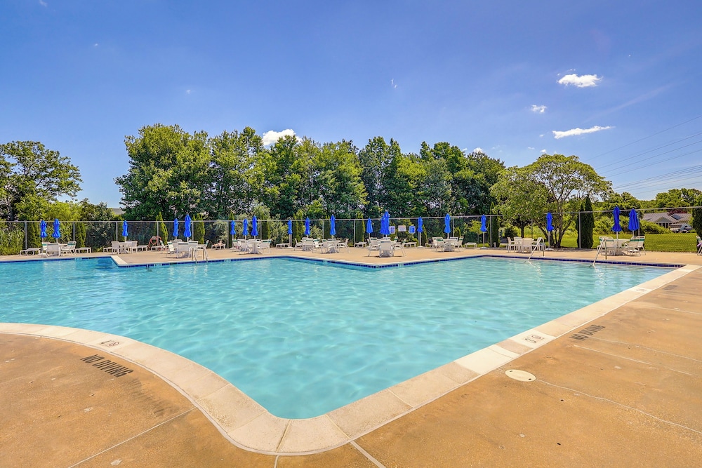 3 Mi to Bethany Beach: Coastal Gem w Pool Access — 4-Star Luxury Hotel in Searcy, United States