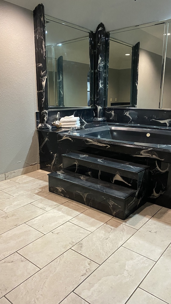 Island Suites - photo 28