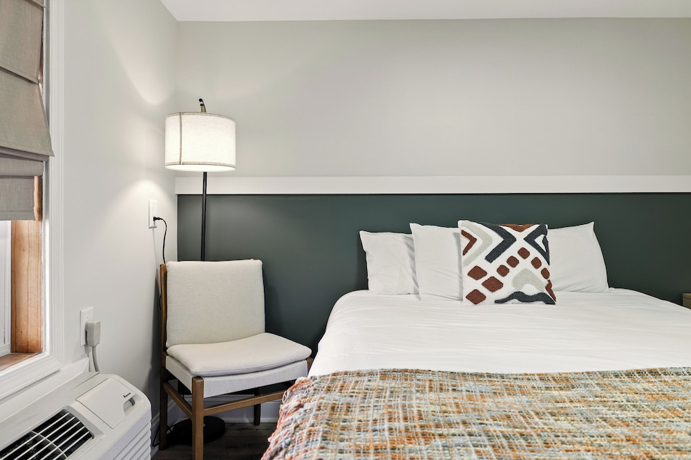Hillside Motel LLC - photo 52