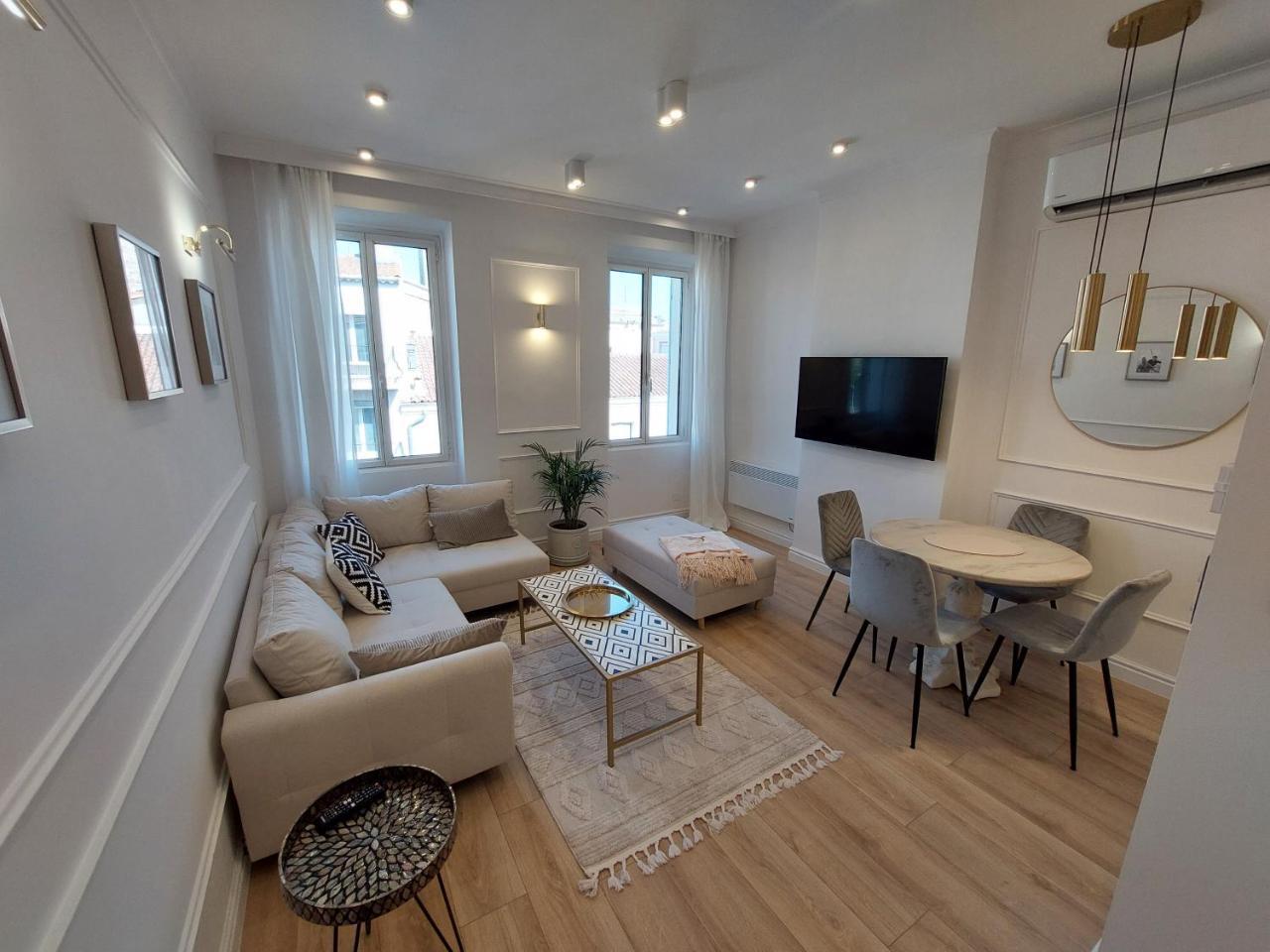 Saint Raphael's Apartment Classe 3 Etoiles — 4-Star Luxury Hotel in Saint-Raphael, France