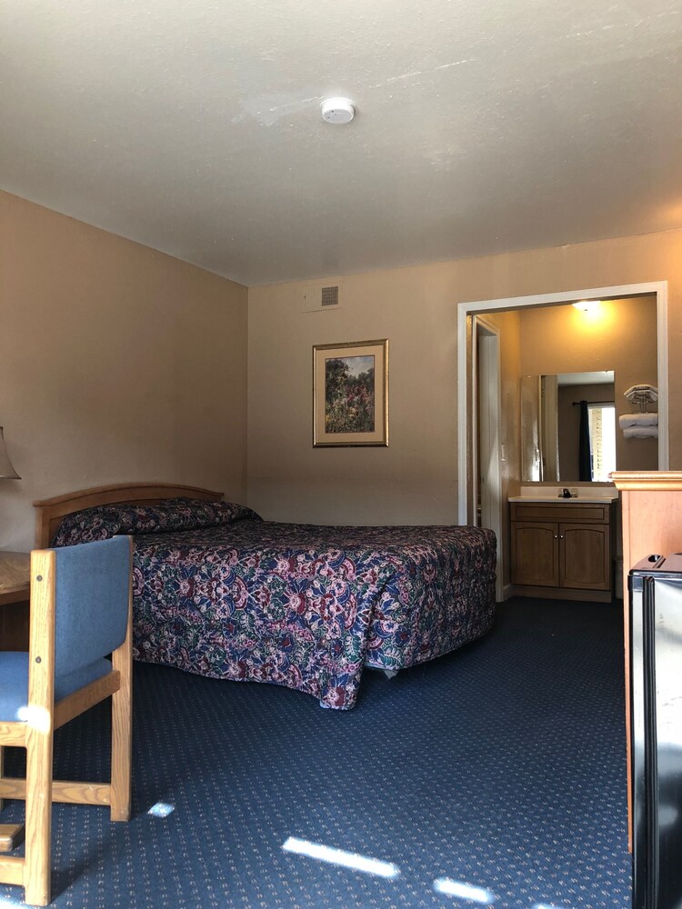 American Inn Council Bluffs - photo 13
