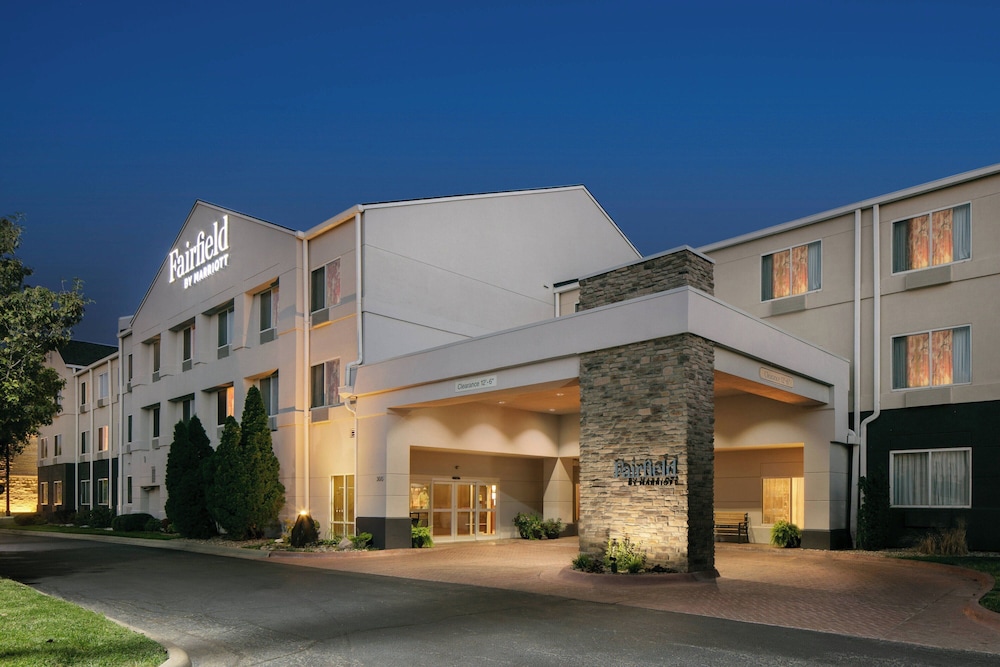 Fairfield Inn by Marriott Manhattan - photo 23