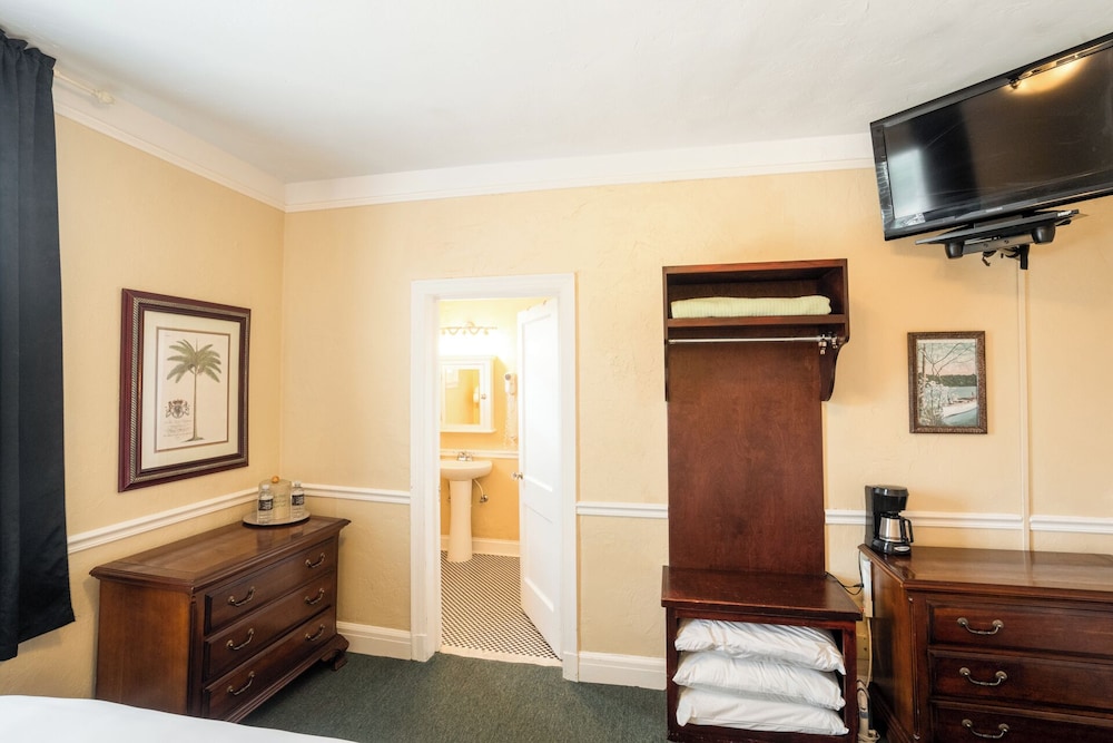 Lake Lure Inn & Spa - photo 39