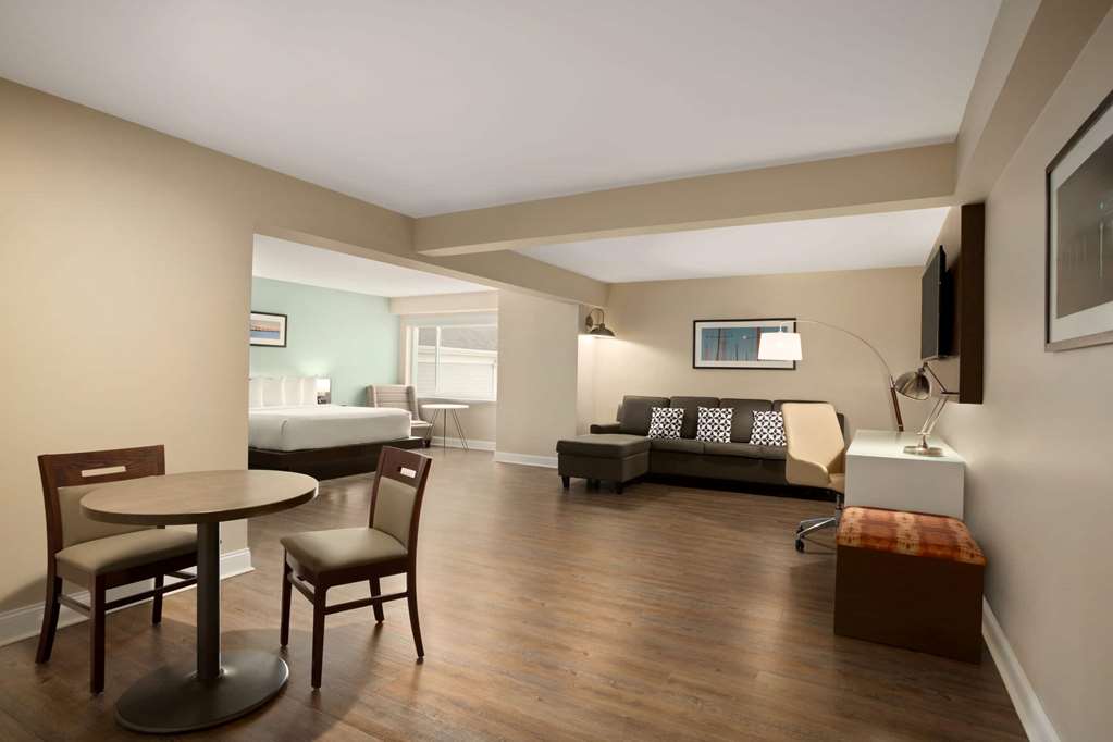 Wyndham Newport Hotel - photo 12