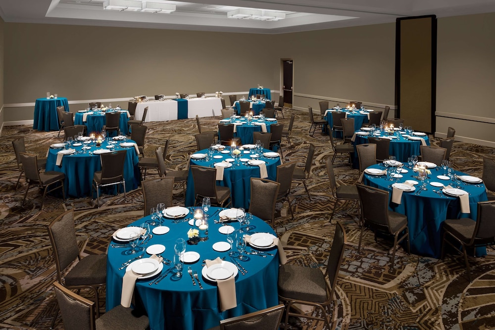 Embassy Suites by Hilton Orlando Lake Buena Vista Resort - photo 42