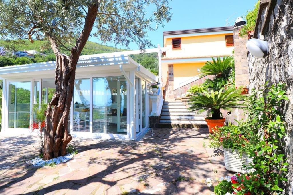 B&B Villa Costanza — 4-Star Luxury Hotel in Sant'agnello, Italy