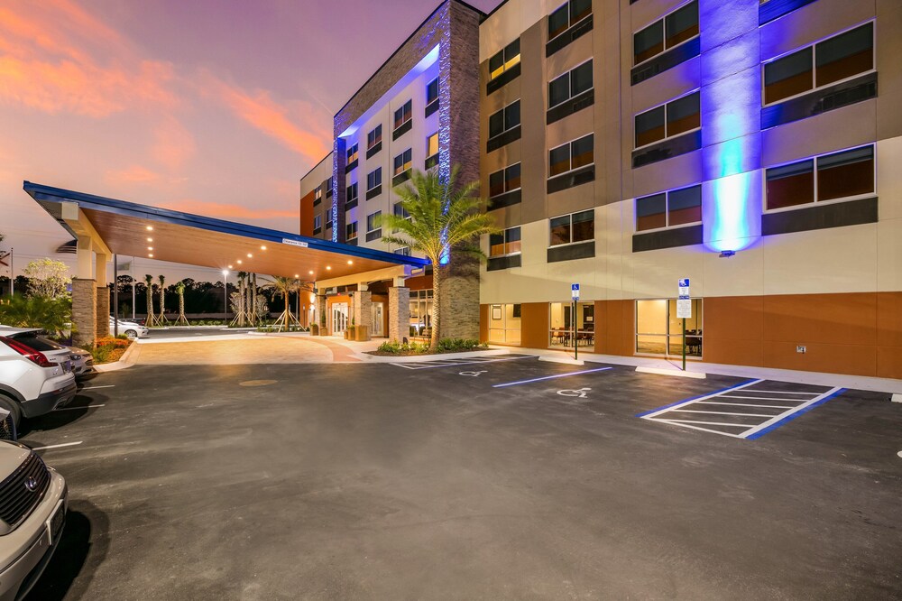 Holiday Inn Express & Suites Jacksonville Town Center by IHG - photo 30