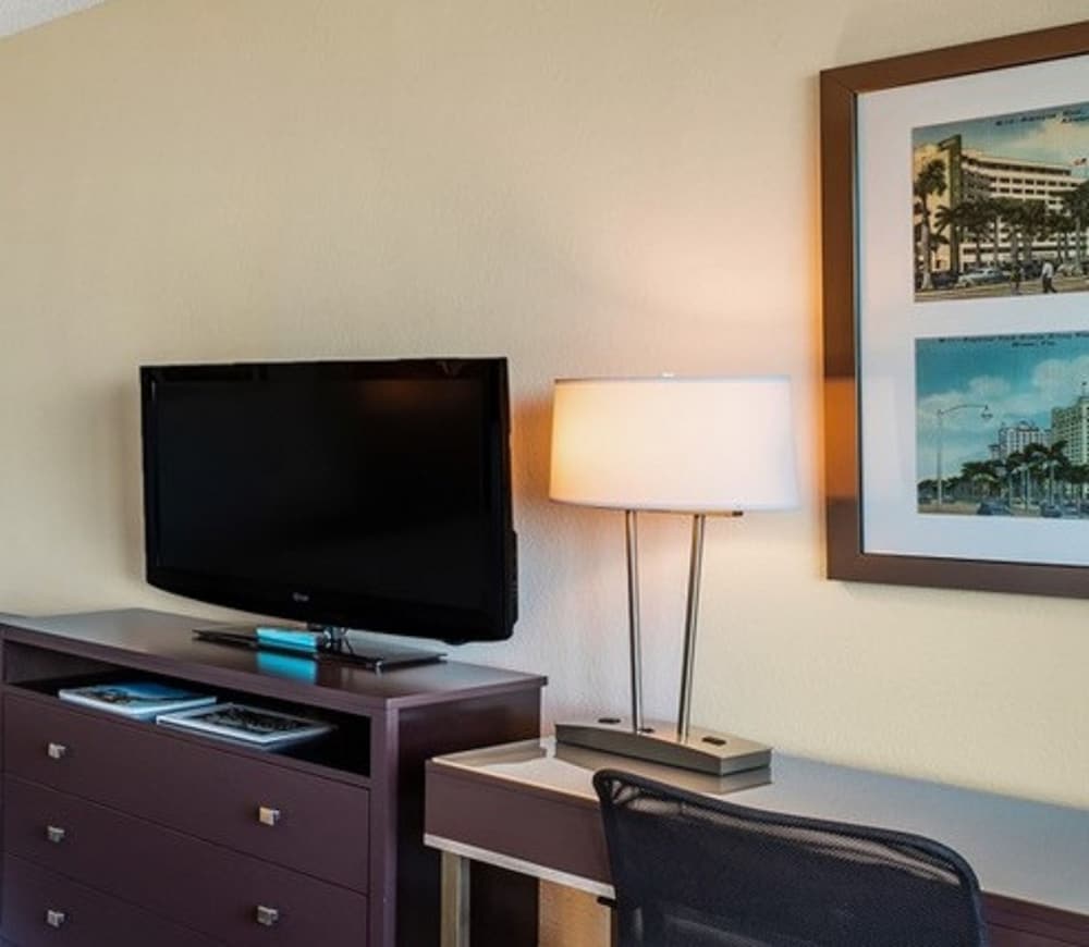 Holiday Inn Port of Miami Downtown Hotel - photo 8