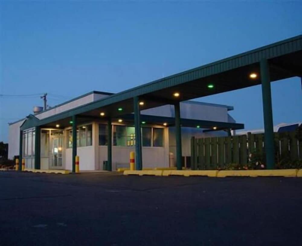 O'Hare Inn & Suites - photo 25