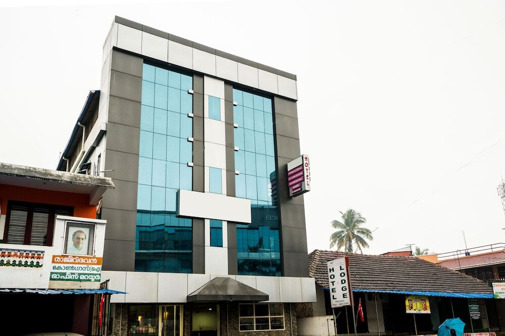 OYO 10428 Hotel Sandal Breeze — hotel in Marayur