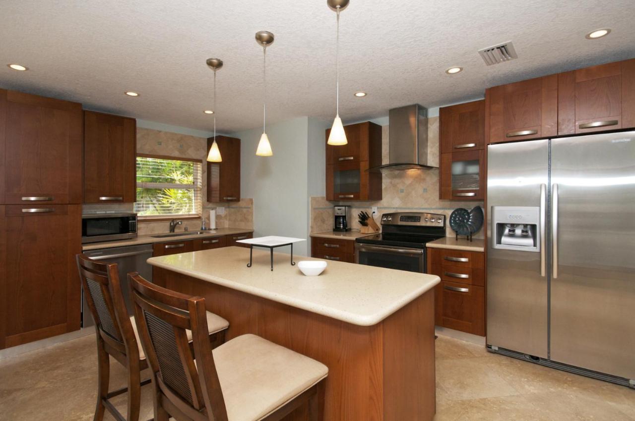 Highland Beach Retreat Short Walk To Beach — 4-Star Luxury Hotel in Highland Beach, United States