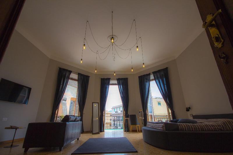 Sanfelice - last minute hotel in Naples