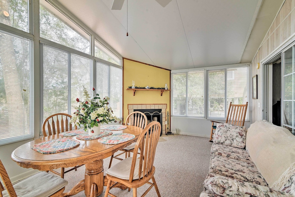 Fishing Paradise with Deck On Suwannee River — hotel in Branford