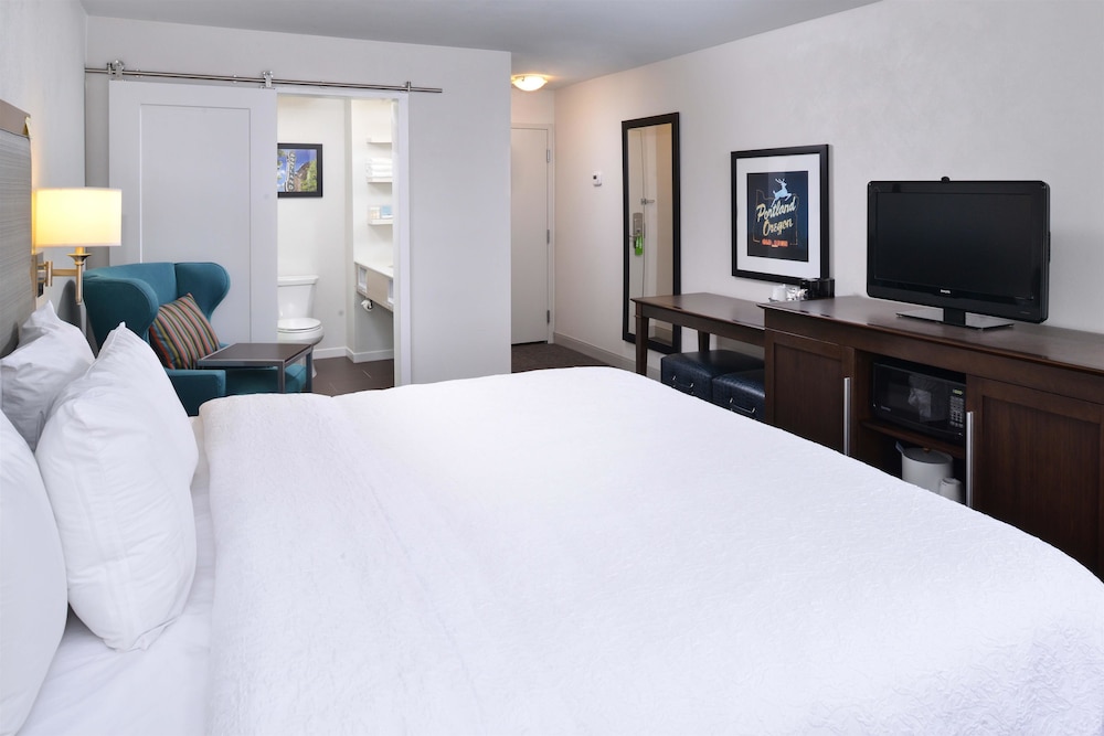 Hampton Inn Portland East - photo 10