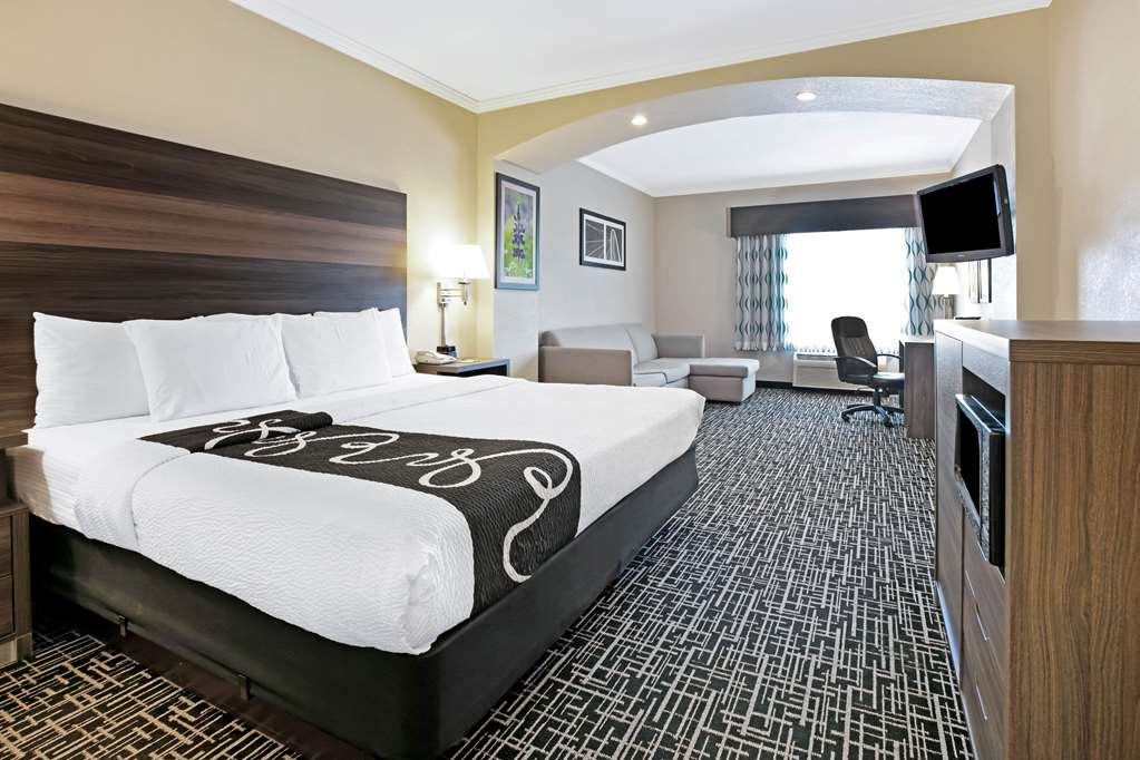 La Quinta Inn & Suites by Wyndham Garland Harbor Point - photo 49
