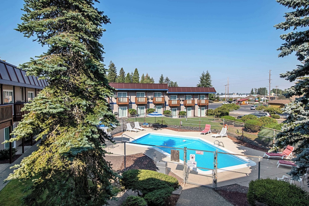 Rodeway Inn Enumclaw Mount RainierCrystal Mountain - photo 18