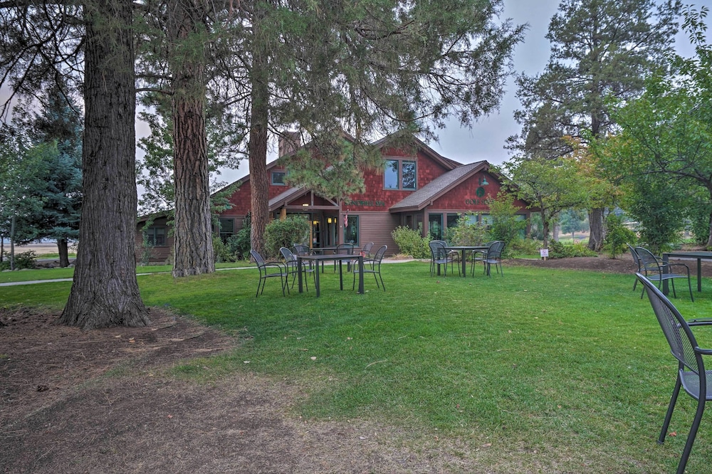 Resort Style Klamath Falls Home Golf Course View - photo 23