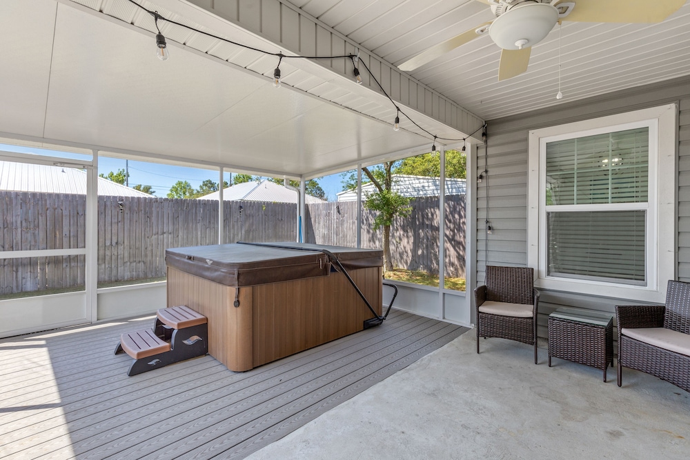 Family Friendly 3bd 2BA Home Close to Beach HOT Tub — 4-Star Luxury Hotel in Panama City Beach, United States