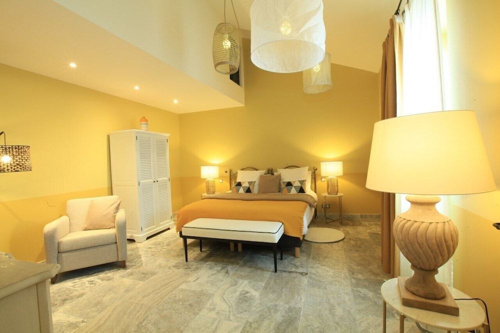 Chambres D'Hotes Les Ormes — 4-Star Luxury Hotel in Saint-Remy-De-Provence, France