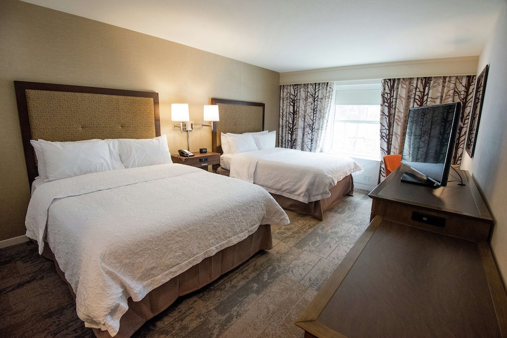 Hampton Inn and Suites Manchester - photo 13