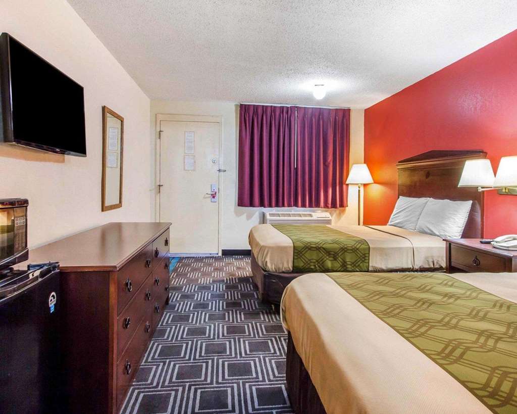 Econo Lodge Lanett - photo 8