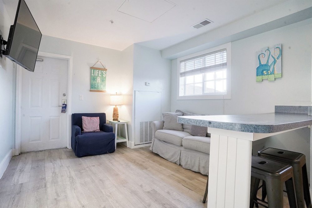Lighthouse Resort Inn & Suites - photo 39
