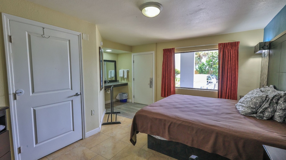Driftwood Beach Motel - photo 51