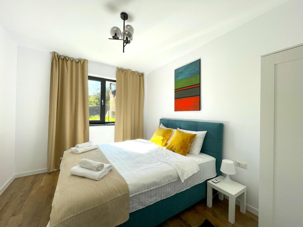 Nicme Bran: Playstation & Barbecue in Bran, Romania