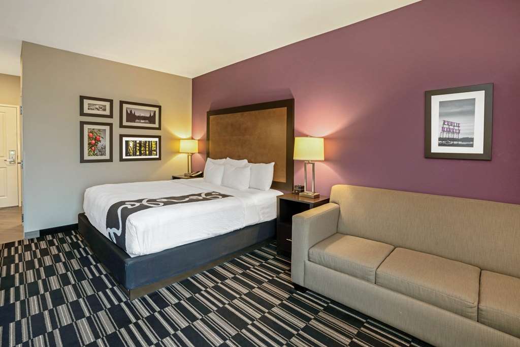 La Quinta Inn & Suites by Wyndham Tumwater Olympia - photo 21