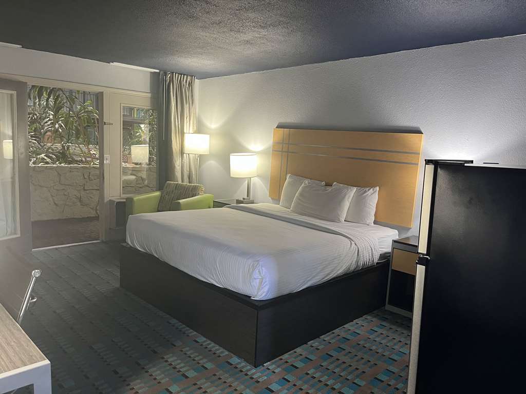 Fifth Season Inn & Suites - photo 15