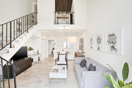 Luxury Pool Villa at St. James UNIT E Pet Friendly — 4-Star Luxury Hotel in Miami, United States