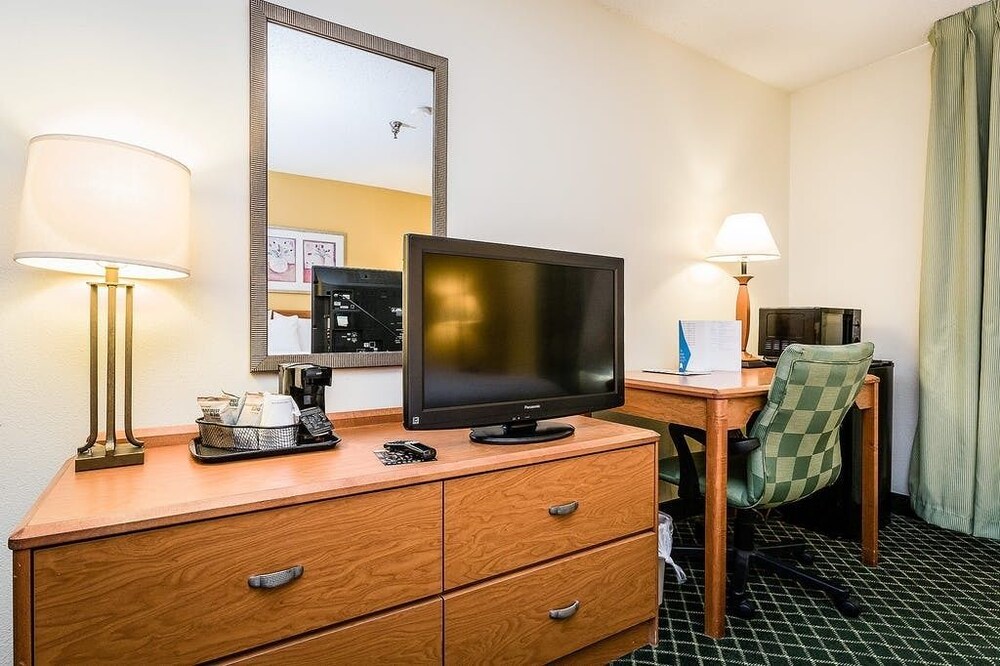 Comfort Inn Davenport East Bettendorf - photo 10