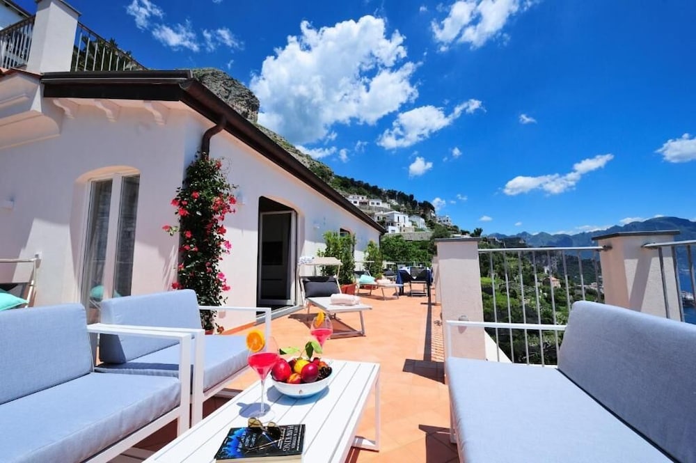 Amalfi Blu Retreat — 4-Star Luxury Hotel in Amalfi, Italy
