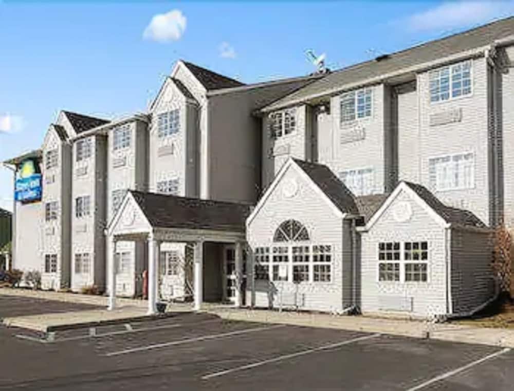 Days Inn & Suites by Wyndham Lafayette IN - photo 12