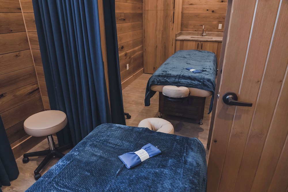 Tailwater Lodge Altmar Tapestry Collection by Hilton - photo 81