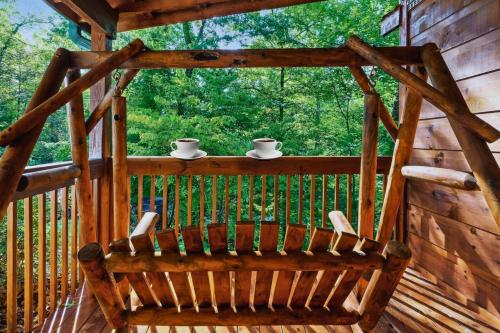 Smokies Cabin with Private Hot Tub Near Dollywood — 4-Star Luxury Hotel in Sevierville, United States