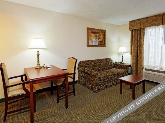 Express & Suites Huntsville University Drive - photo 6