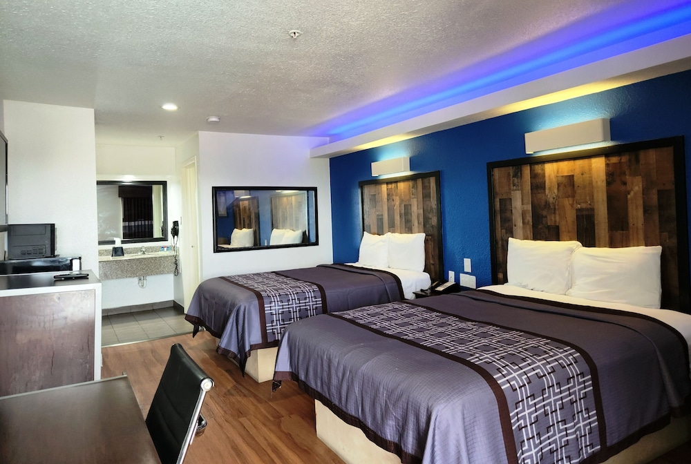 Express Inn Tomball - photo 6