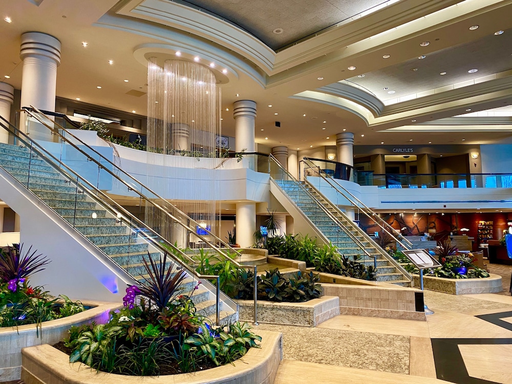 Hilton East Brunswick Hotel & Executive Meeting Center - photo 3