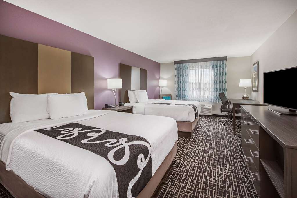 La Quinta Inn & Suites by Wyndham Fairborn Wright Patterson - photo 14