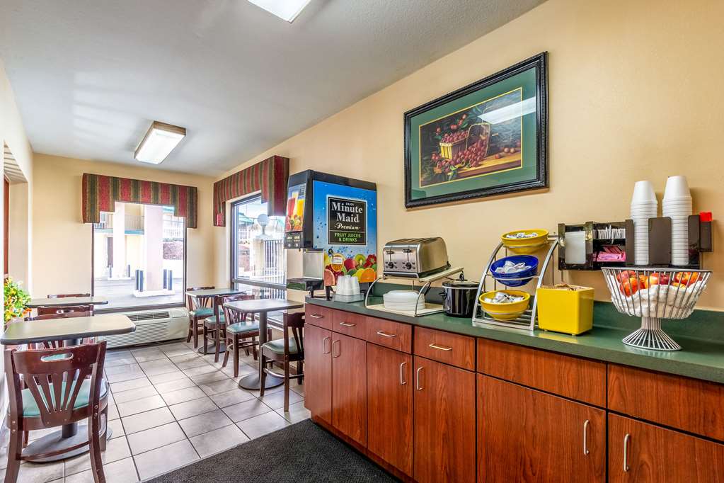 Econo Lodge Rocky Top - photo 25