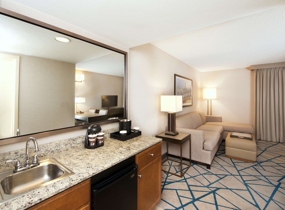 Embassy Suites by Hilton Seattle Bellevue - photo 29